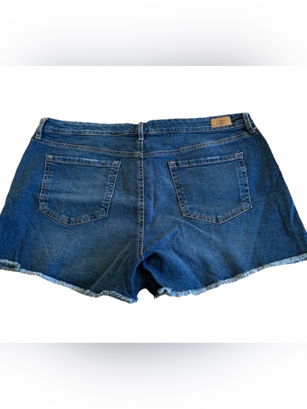 NWT SOFIA VERGARA Chi Dark Wash Mid Rise Cut Off Denim Jean Shorts Size 16 - Picture 5 of 11